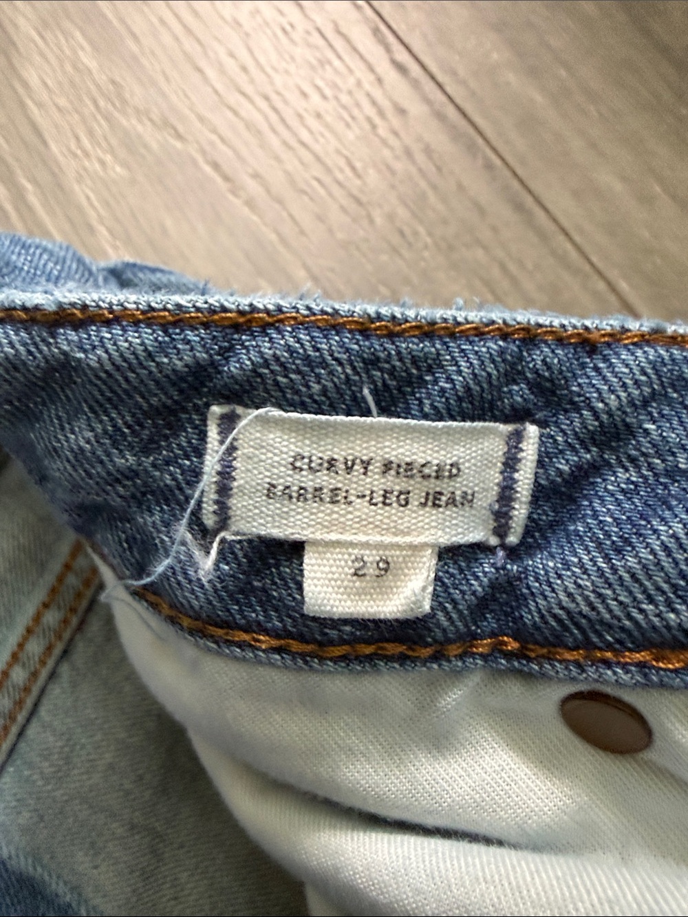 Madewell Women's The Curvy Pieced Barrel-Leg Jean Size 29 - Picture 6 of 9